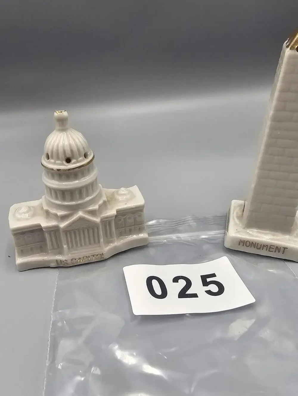 Silberne Ceramic Salt and Pepper Shakers - U.S. Capitol and Washington Monument